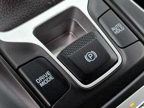 Used 2024 Kia Carnival LX FWD image 24