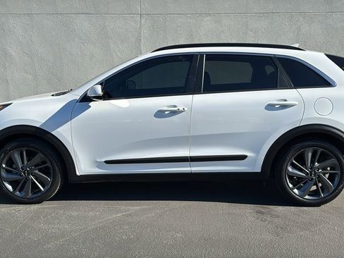 Used 2017 Kia Niro EX image 5