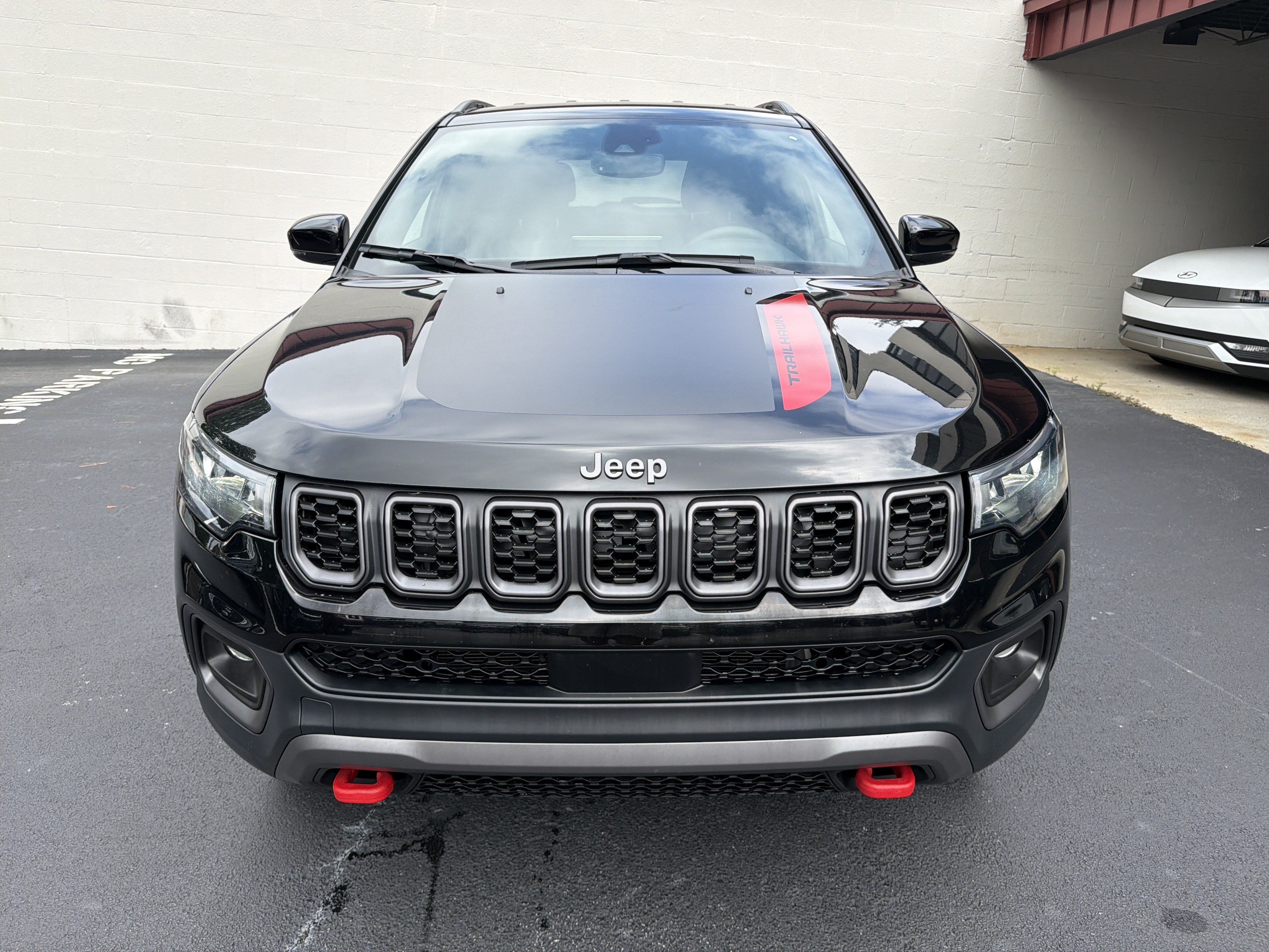 Used 2024 Jeep Compass Trailhawk AWD/4WD image 2