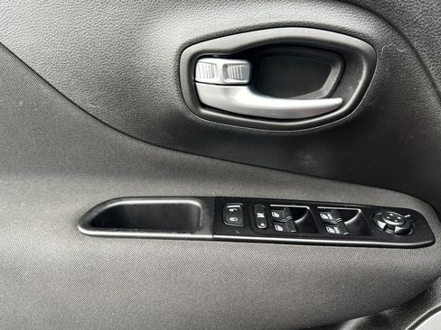 Used 2021 Jeep Renegade Sport image 11