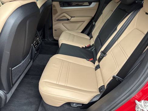 Used 2024 Porsche Cayenne Coupe image 21