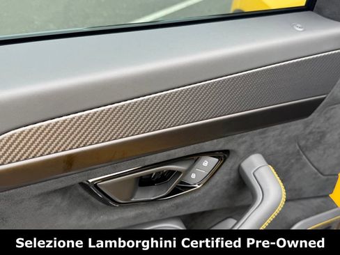 Used 2023 Lamborghini Urus Performante AWD/4WD image 25