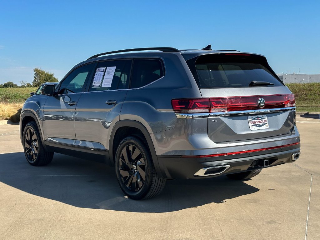 Used 2024 Volkswagen Atlas SE w/ Panoramic Sunroof Package FWD image 5