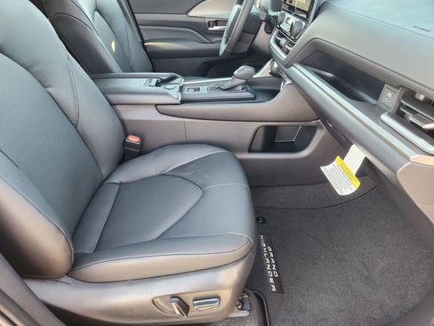 New 2026 Toyota Grand Highlander XLE image 13