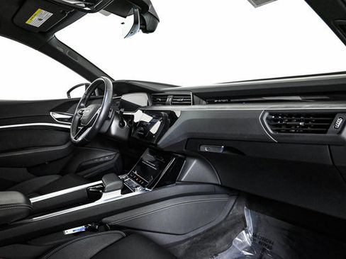 Used 2023 Audi e-tron Prestige w/ Prestige Package image 23