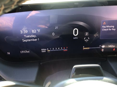 Used 2025 Buick Enclave Avenir w/ Super Cruise Package FWD image 7