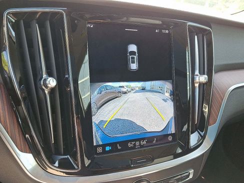 Certified 2023 Volvo V60 B5 Cross Country Plus image 18