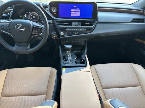Used 2025 Lexus ES 300h w/ Premium Package image 16