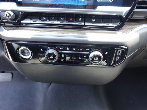 Used 2024 Chevrolet Silverado 1500 LT AWD/4WD image 43