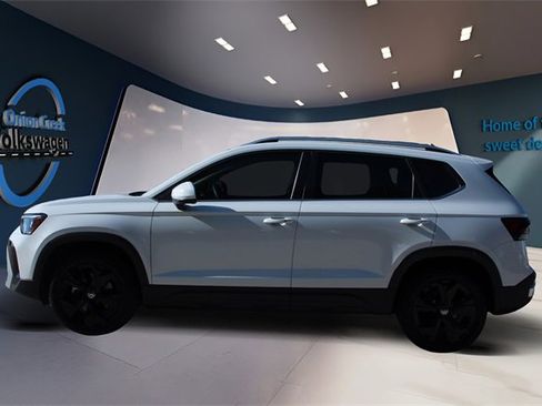 Certified 2025 Volkswagen Taos SE image 7