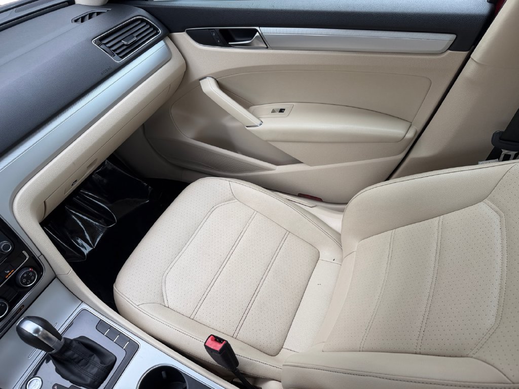 Used 2019 Volkswagen Passat 2.0T Wolfsburg w/ Wheels & Sunroof Package FWD image 17