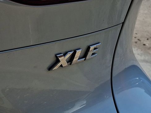 Used 2023 Toyota Venza XLE AWD/4WD image 8