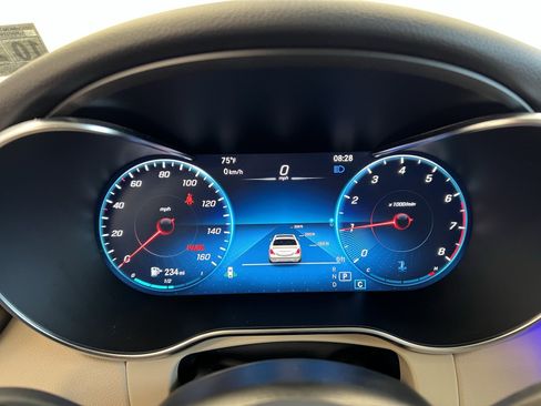 Used 2021 Mercedes-Benz GLC 300 4MATIC image 11