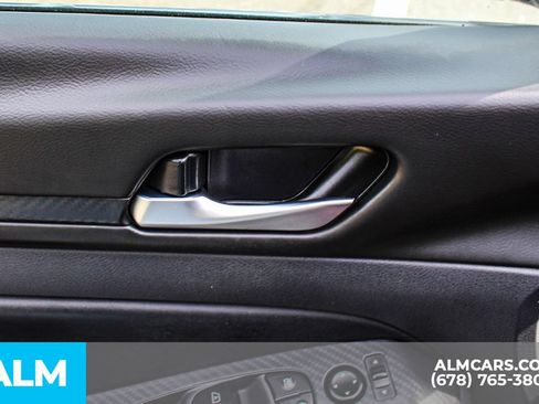 Used 2025 Nissan Altima 2.5 SV FWD image 36