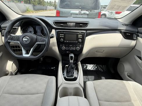 Used 2017 Nissan Rogue Sport SV AWD/4WD image 3