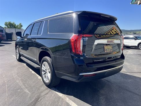Used 2023 GMC Yukon XL SLT AWD/4WD image 7