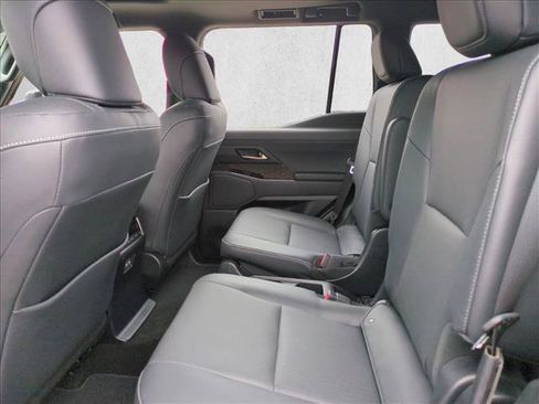 Used 2025 Lexus GX 550 w/ Accessory Package (Z1) AWD/4WD image 18