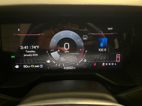 Used 2024 GMC Acadia AT4 w/ Luxury Package AWD/4WD image 4