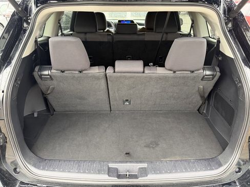 Used 2024 Toyota Highlander LE FWD image 30