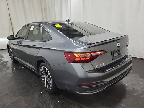 Used 2024 Volkswagen Jetta Sport image 4