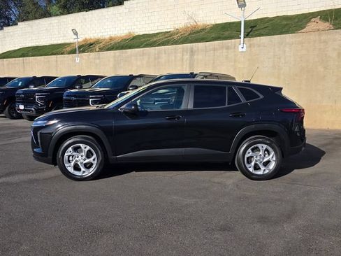 Certified 2024 Chevrolet Trax LS w/ LS Convenience Package FWD image 4