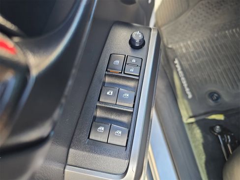 Used 2022 Toyota Tacoma TRD Sport image 12