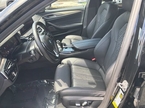 Used 2022 BMW 530i w/ Executive Package RWD image 9