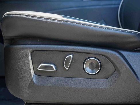 Used 2024 Cadillac Escalade ESV Premium Luxury image 26