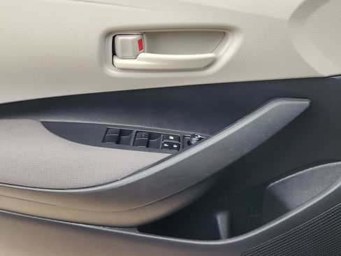 Used 2025 Toyota Corolla LE FWD image 27