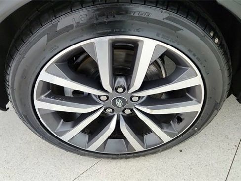 Used 2024 Land Rover Discovery Dynamic SE image 62