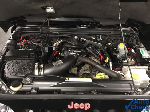 Used 2010 Jeep Wrangler Sahara w/ Dual Top Group image 28