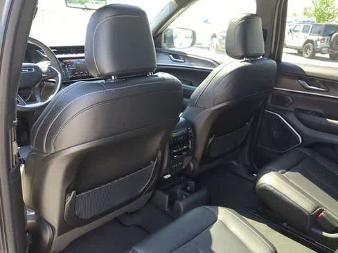 New 2026 Jeep Grand Cherokee L Limited AWD/4WD image 19