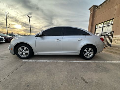 Used 2016 Chevrolet Cruze LT image 8