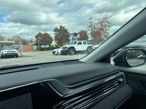 Used 2025 Toyota Camry LE image 34