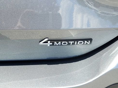 Certified 2025 Volkswagen Tiguan SE w/ Panoramic Sunroof Package AWD/4WD image 7