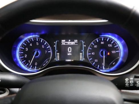 Used 2017 Chrysler Pacifica Touring-L FWD image 21