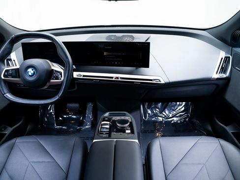 Used 2024 BMW iX xDrive50 w/ Sport Package AWD/4WD image 9