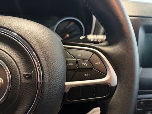 Used 2019 Jeep Compass Latitude FWD image 33