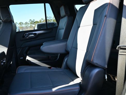 Used 2025 GMC Yukon AT4 w/ AT4 Premium Package image 30