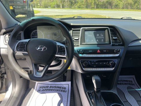 Used 2019 Hyundai Sonata SE w/ Winter Weather Package image 12