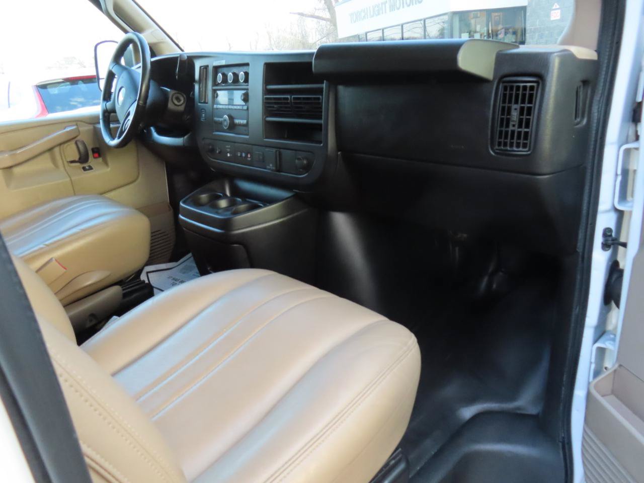 Used 2022 Chevrolet Express 3500 w/ Driver Convenience Package RWD image 14
