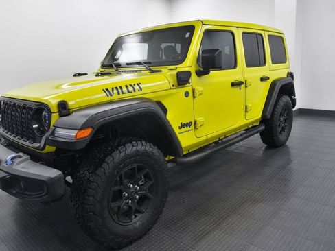 Used 2024 Jeep Wrangler Unlimited image 3