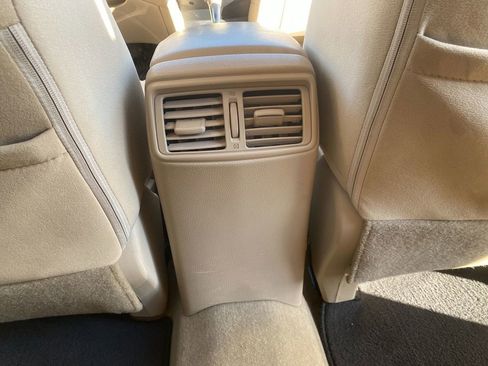 Used 2015 Nissan Rogue SV image 24