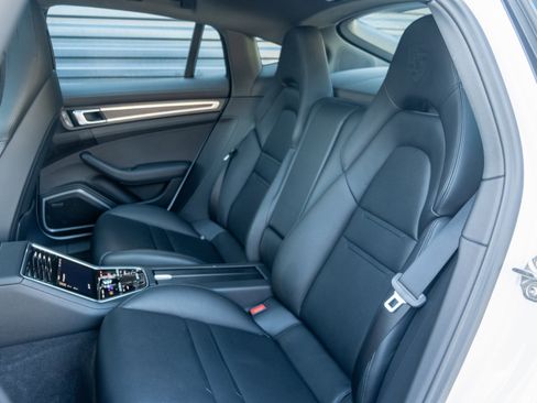 Certified 2023 Porsche Panamera 4 Platinum Edition image 35