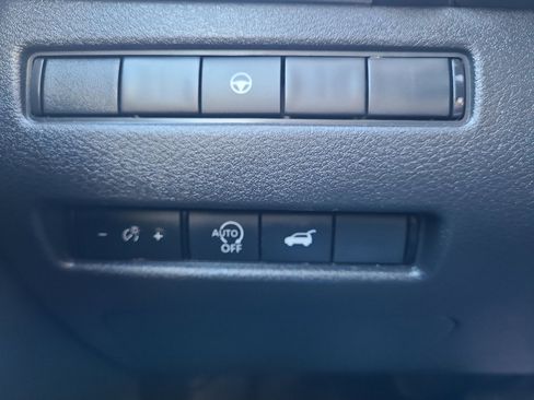 Used 2023 Nissan Rogue SL w/ SL Premium Package image 17