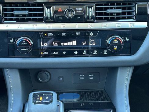 New 2026 Nissan Pathfinder SL image 14