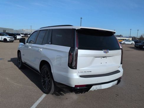 Used 2023 Cadillac Escalade V w/ Heavy-Duty Trailer Package image 4