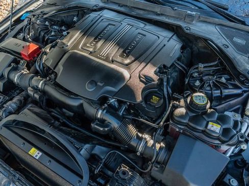 Used 2016 Jaguar XF Premium image 15