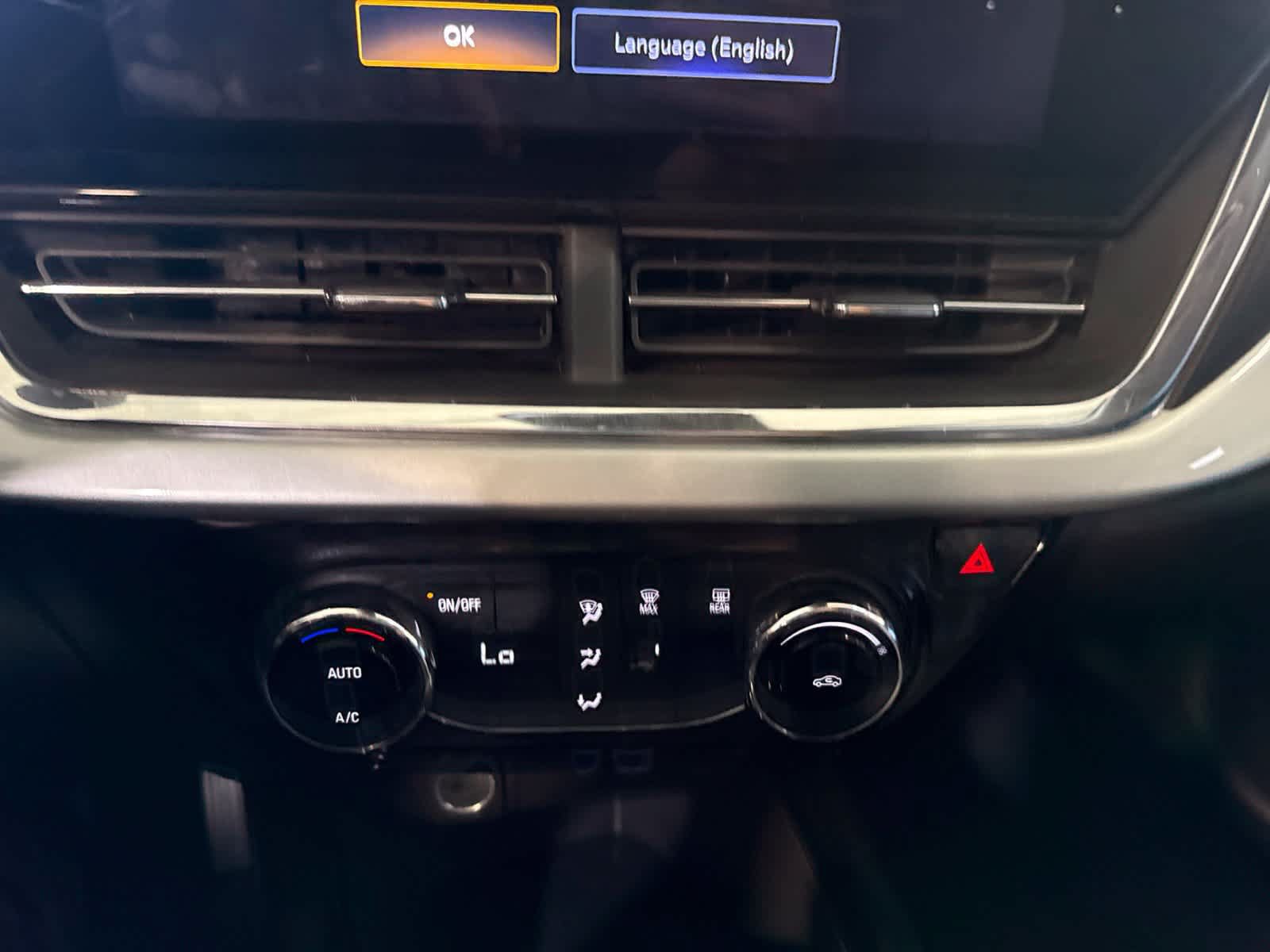 Used 2025 Chevrolet Trax LT FWD image 27