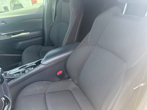 Used 2019 Toyota C-HR XLE FWD image 10